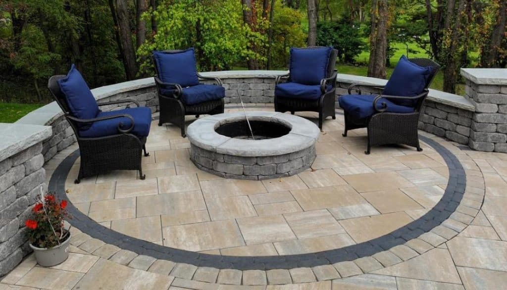 Outdoor Living - Edington with cap