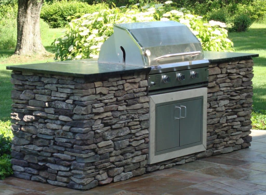 Building Stone Ledgestone - Moss Rock